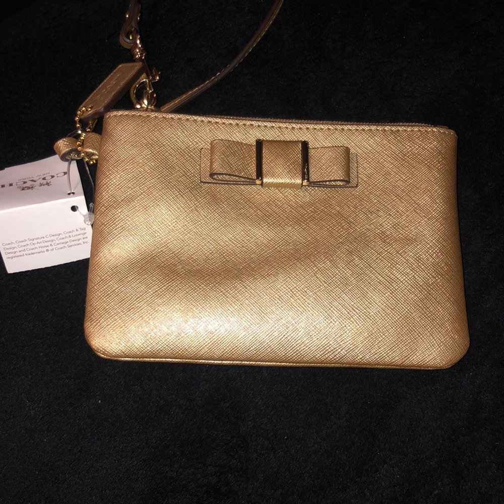 NWT Coach Gold Darcy Bow Zip Wristlet Wallet F51672